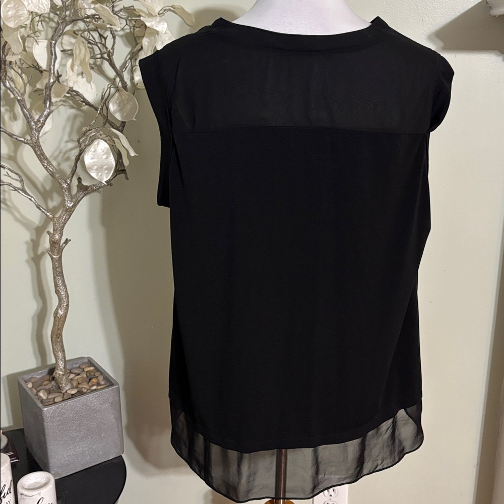 Carmen Marc Valvo Black V Neck Blouse - Picture 3 of 3